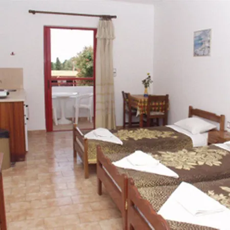 Sandys And Log Hotell 2*